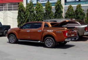 nap-thung-thap-thao-xe-ban-tải-nissan-navara (4)