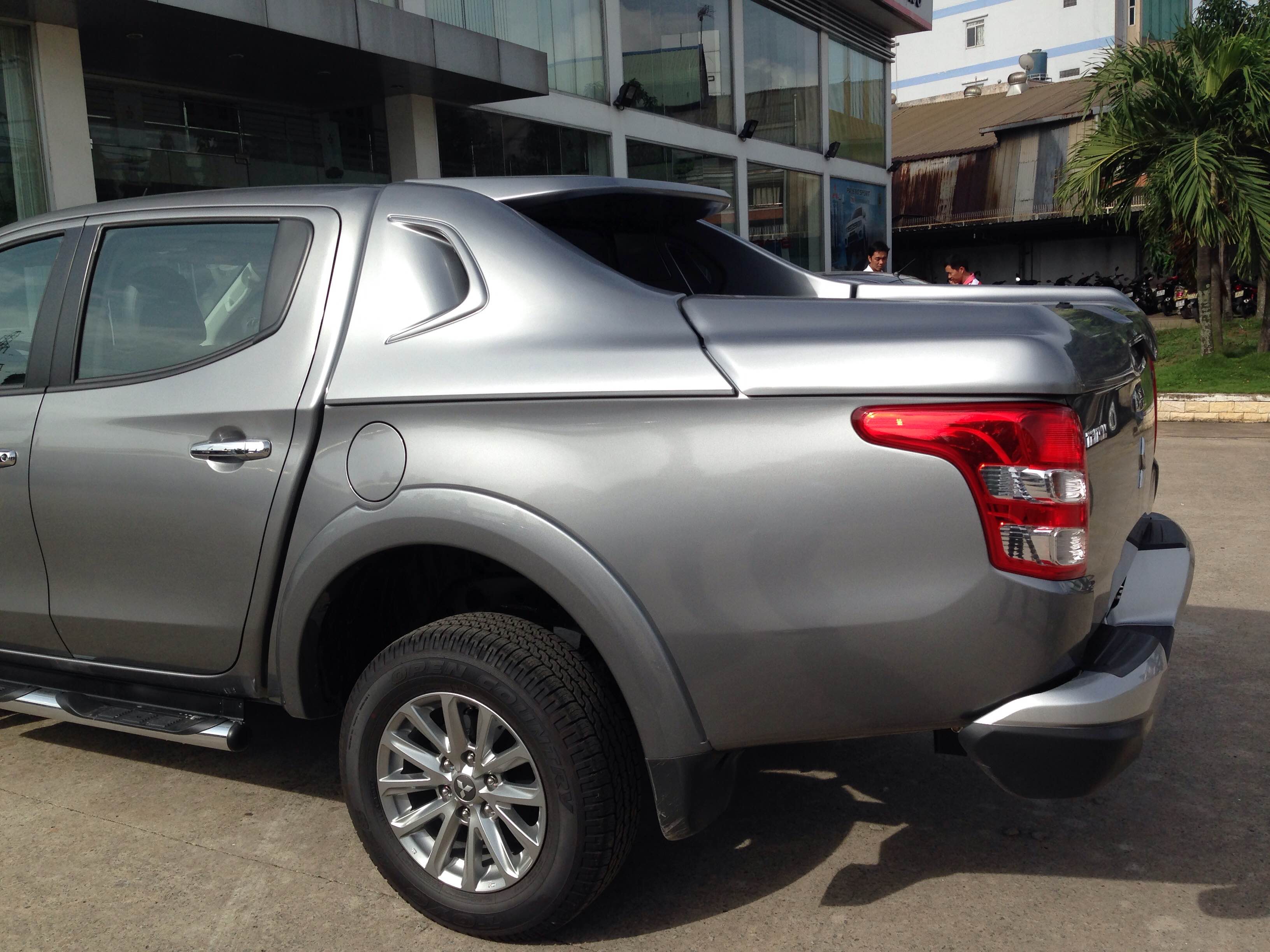 Chuyêpn hân phối sỉ lẻ Nắp thùng mazda BT 50